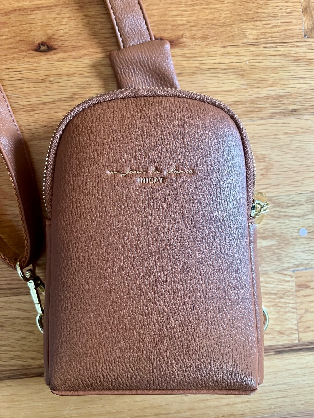 INICAT Crossbody - Brown vegan leather sling bag